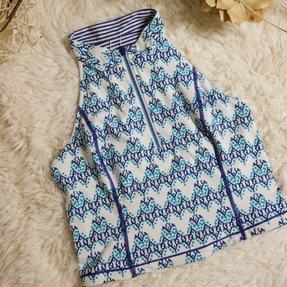 Vineyard Vines Geowave Print Reversible Rashguard - Picture 2 of 6